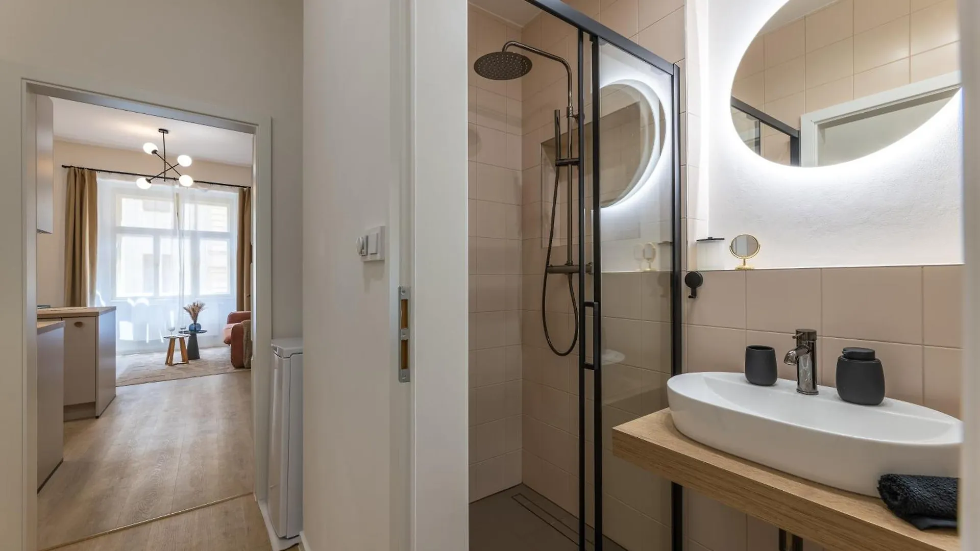 Zizkov Nest Serene Studio Retreat Prag
