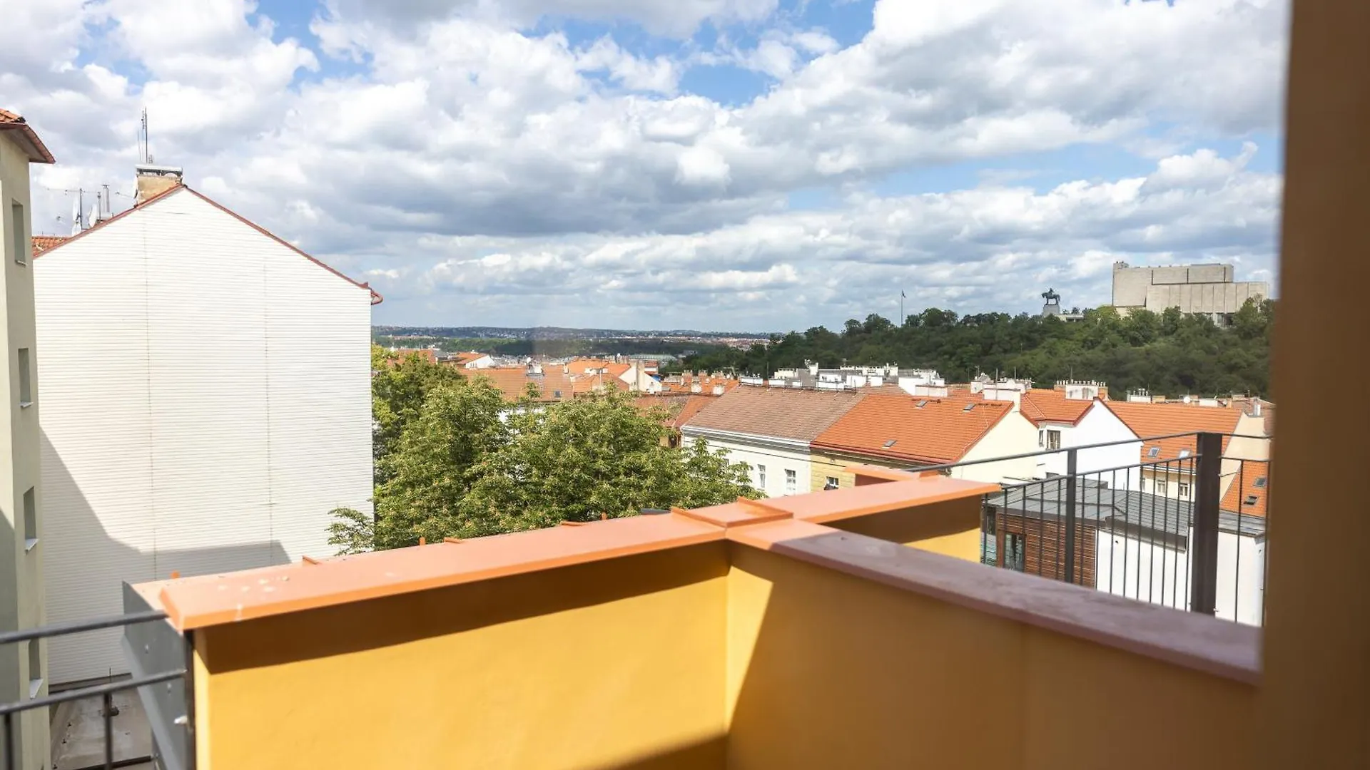 Lejlighed Zizkov Nest Serene Studio Retreat Prag